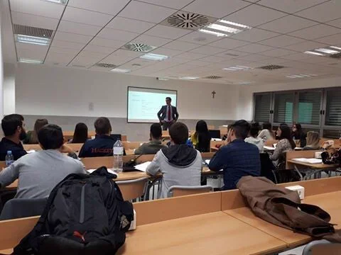 Aula universitaria durante una formación de la Fundación