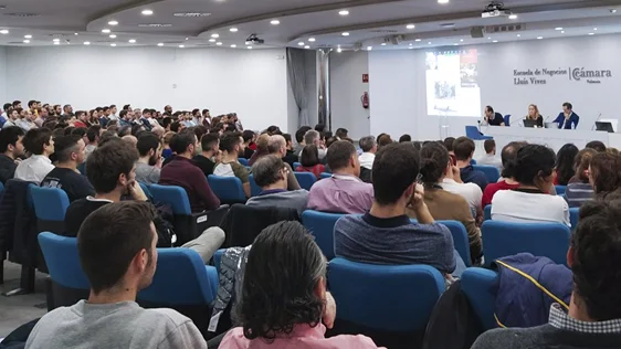 Sala llena durante una jornada formativa de la Fundación Contra el Acoso